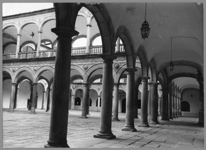 Patio del Hospital de Tavera (Toledo). Colección General Arquitectura. CGA129 93826 (ACCHS-CSIC).